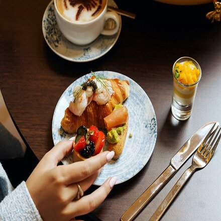 مطعم SocialBee يطلق تجربة شاي فريدة 