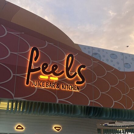 Feels" ".. أشهر مطعم صحي في دبي