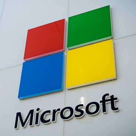 شراكة بين «مايكروسوفت» و«ماجد الفطيم»