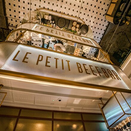 مطعم لو بيتيت بيف بار في مركز دبي العالمي