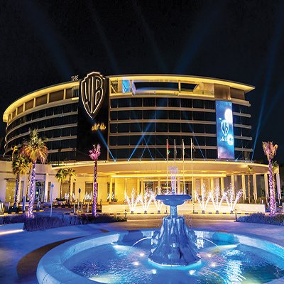 افتتاح أول فندق وارنر براذرز في العالم بأبوظبي 