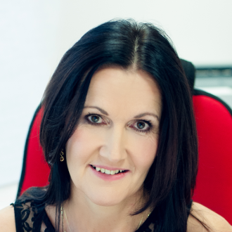 Ženy nejprve pracují a budují