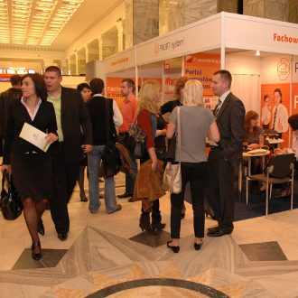 Všechny kroky vedou do Varšavy