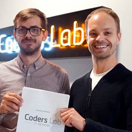 Programavimo mokykla „Coders Lab“ žengia į Aziją