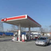 Momo buduje stacje paliw