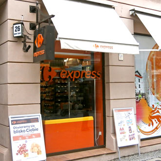 Carrefour zdobywa Warszawę