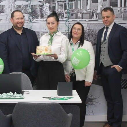 Pięć otwarć w trzy miesiące