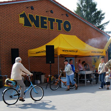 Netto buduje na swoim