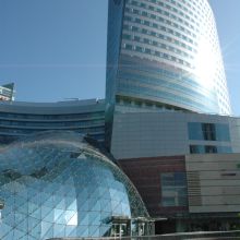 Markety górą