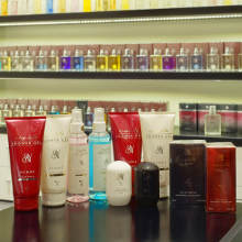 Nowa perfumeria buduje sieć