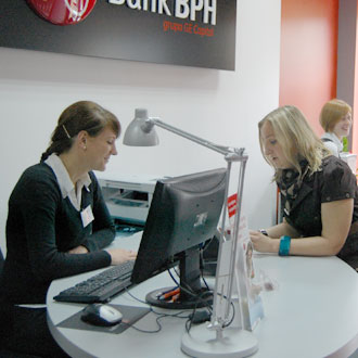 Bank BPH odda placówki pracownikom