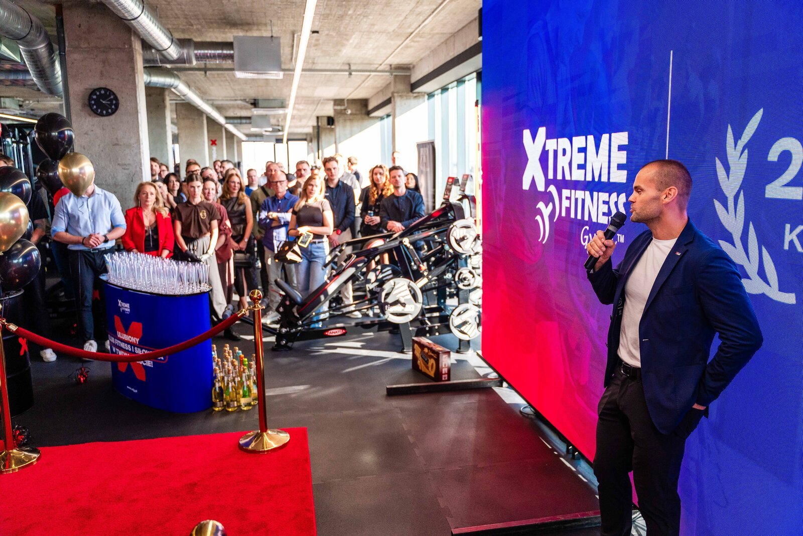 Łukasz Dojka na otwarciu 200. klubu Xtreme Fitness Gyms.jpg