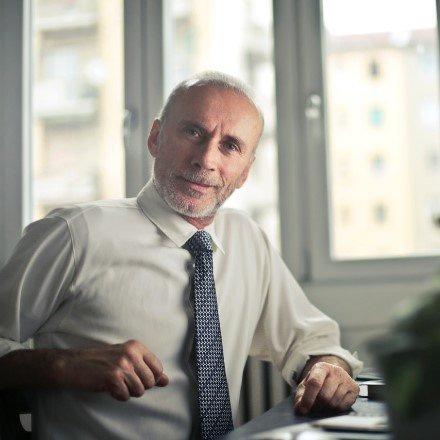 Tot mai multe persoane în vârstă descoperă franciza