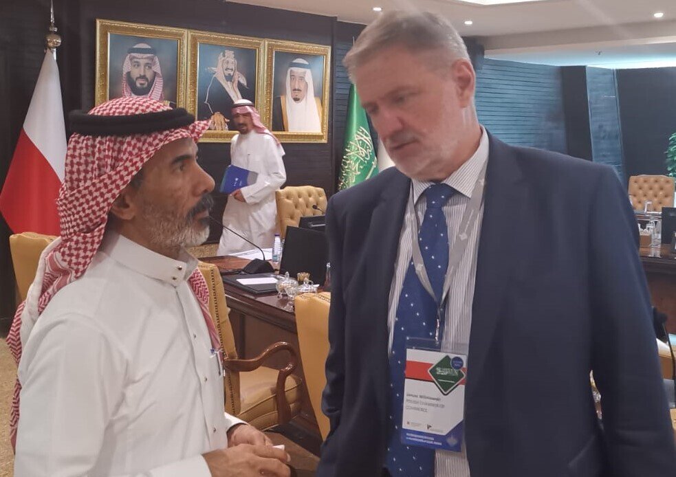 رئيس مجلس إدارة غرفة التجارة البولندية متحدثاً للزميل أحمد العرفج رئيس التحرير