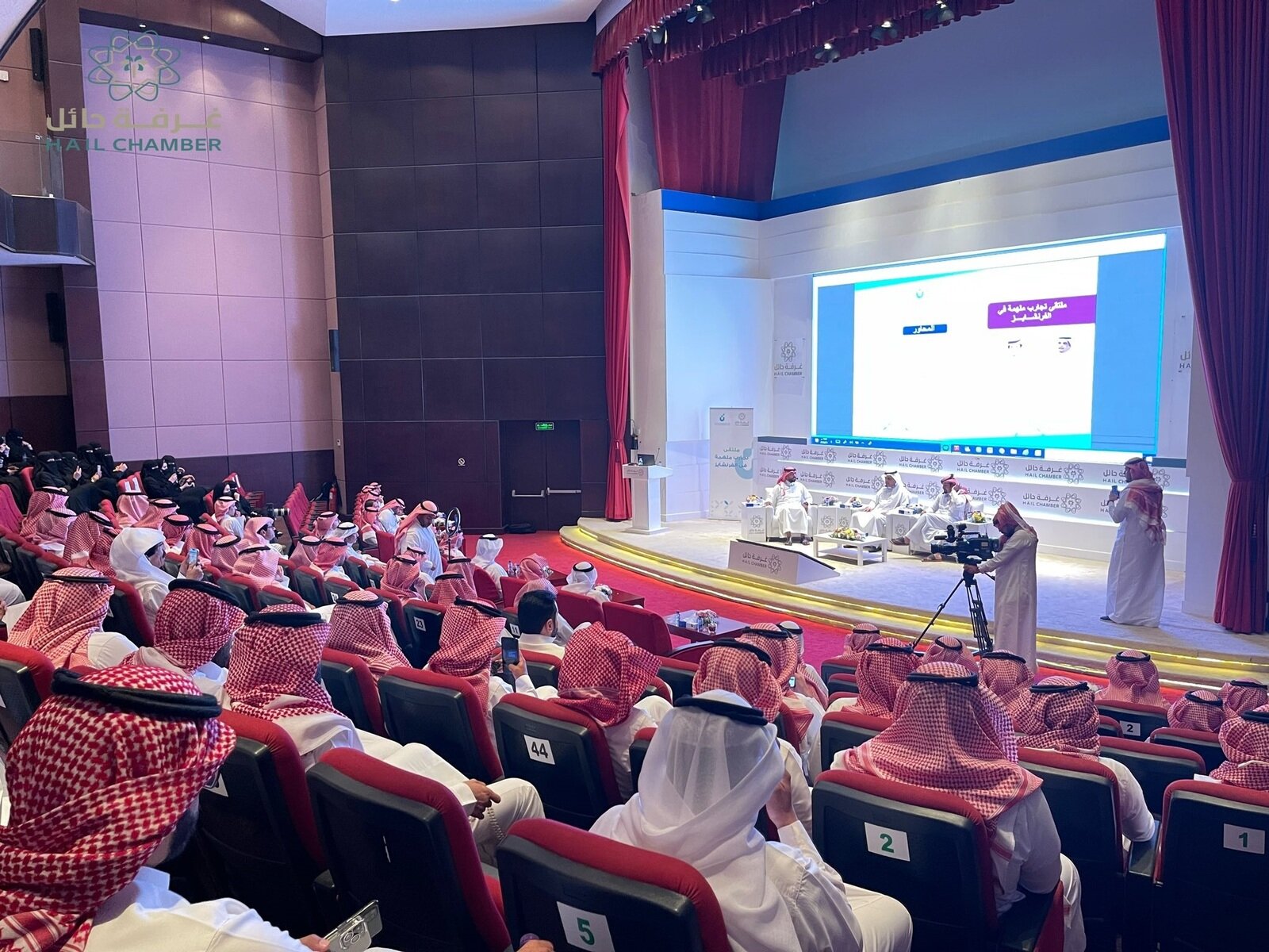 من الملتقى