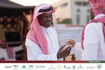 من المعرض