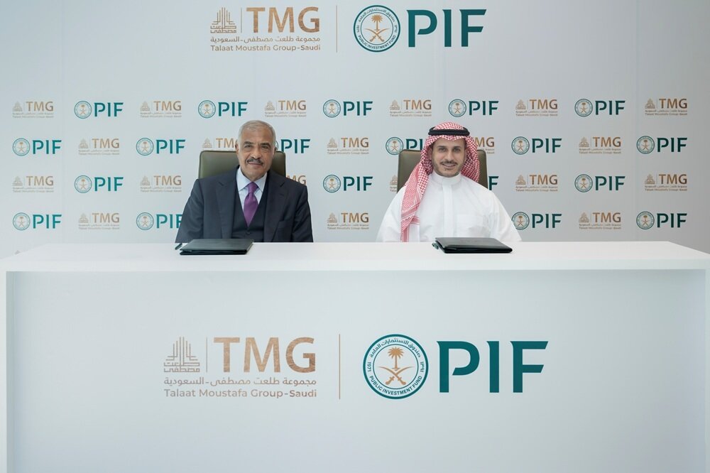 صندوق الاستثمارات العامة ومجموعة طلعت مصطفى يوقعان مذكرة تفاهم للتعاون ضمن منظومة التطوير العمراني والتنمية الحضرية بالمملكة - صورة.jpg