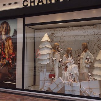 Chanel одягне росіян